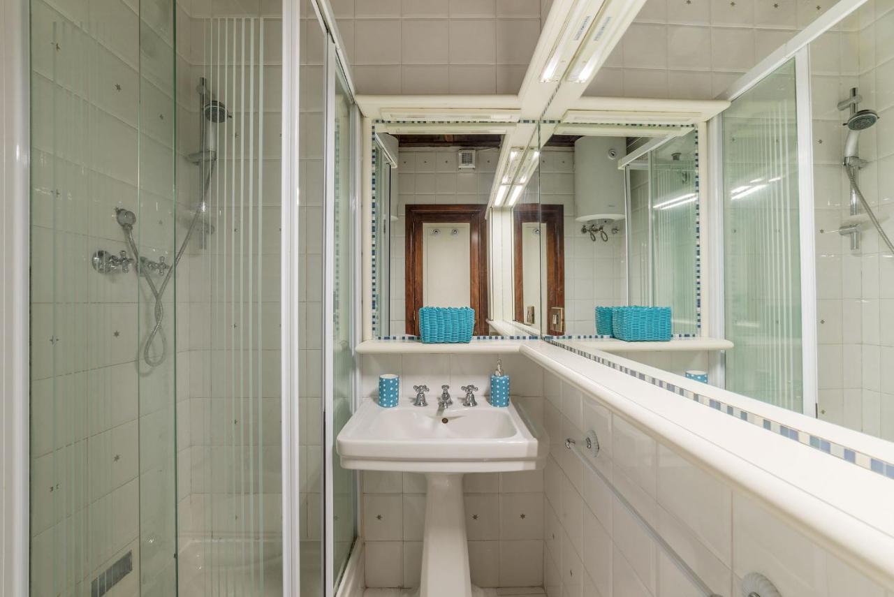 Colosseo Modern Apartment Рим Екстериор снимка